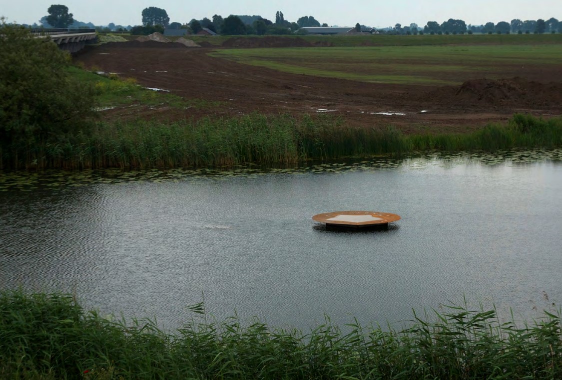 2017: Kunstwerk Hoog en droog in de Hoogwatergeul tijdens IJsselbiënnale 2017 in Vorchten. Kunstwerk van Maze de Boer. Foto door Martin Knaapen.